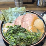 王道家直系 家系ラーメン がく - 