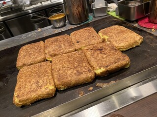 Boteyan Tanaka - 焼き上げる途中で四角に成形されます