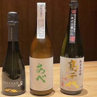 八海山を中心に南魚沼の蔵元から仕入れる日本酒は寿司と相性抜群