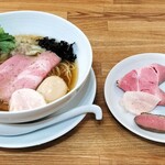 Chuukasoba Kinari - 山椒白醤油そば 味玉肉増し雲呑トッピング 1,530円