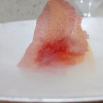 Haruka Murooka - 淡路島産新玉ねぎのムースとにんじんのチュイル(液体窒素で冷やした玉ねぎ投入)