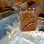 チーズコート - カットする前のスキクイーン ゴートチーズ   