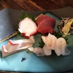 囲坊主 - 刺盛り（タコ、マグロ、平目、シマアジ）