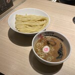 東京アンダーグラウンドラーメン 頑者 - 