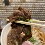 たけうちうどん店 - 甘く煮た牛肉も美味しい