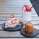 Mr.Bakeman - 苺のミルククレープ（620円） 桜餅パヌレ（420円） 苺のフロート（700円）