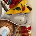 デリース - 料理写真:マンゴーのタルト、バナナタルト、いちごタルトなど4点買って確か￥3300位だった