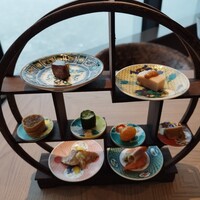 Series the Sky - イベリコ豚叉焼、大山鷄棒棒鶏、大連産クラゲ湯葉巻、野菜甘酢漬、塩トマト杏子風味、長芋中国醤油漬、真鯛燻製、有頭海老の塩茹紹興酒風味