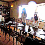 ラ・ポルタブルー - グループ用のテーブルも完備されています