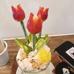 cafe days - イチゴがチューリップに変身！(^-^)