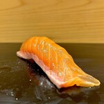 Sushiya Tonbo - サーモン ¥180