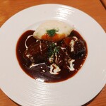 Bisutoro Juujuu - 牛ほほ肉の赤ワイン煮