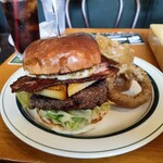 THE CORNER Hamburger & Saloon - 