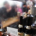 とん八 - 常連客で賑わう店内