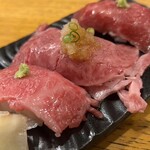 黒毛和牛まるごと一頭買い 炭火焼肉 道頓堀みつる - 