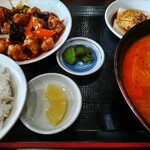 台湾料理　四季紅 - 料理写真:酢豚ランチ+担担麺￥900