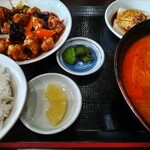 台湾料理 四季紅 - 料理写真:酢豚ランチ+担担麺￥900
