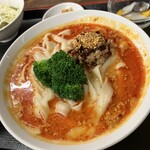 宏艶飯店 - 麻辣刀削麺