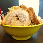 ラーメンイエロー 御徒町店 - ラーメン（並／豚２枚）950円（野菜マシ、あぶらマシ）