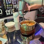 韓国キッチン ヨギヨポチャ - クリームチーズらーめん仕上げ