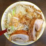 ラーメンイエロー - ラーメン（並／豚２枚）950円（野菜マシ、あぶらマシ）