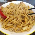 ラーメンイエロー - ラーメン（並／豚２枚）950円（野菜マシ、あぶらマシ）