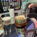 韓国キッチン ヨギヨポチャ - クリームチーズらーめん仕上げ