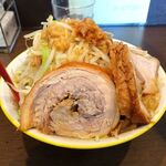 ラーメンイエロー - ラーメン（並／豚２枚）950円（野菜マシ、あぶらマシ）