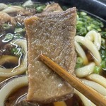 今浪うどん - お肉はいくつかの部位が混ざっているような感じ