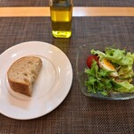 オステリア サクラ - ミニサラダ、パン