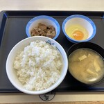 松屋 - Wで選べる玉子かけごはん生玉子・ミ
            二牛皿（290円）　※納豆が忘れられている