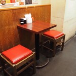会津屋 - 店内（テーブル席）