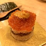 寿司 牡蠣 新宿スシエビス - 極みユッケと雲丹いくらミルフィーユ