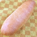 haru - 「コッペパン(130円)」。激シンプルなパンだからこそ、素材、焼き方、香り、味、食感など、この店の質の高さを伺い知ることができる品。ほのかで、いじらしくて、品の良い甘さがほわわぁ〜んと広がります。ミルキーでスマイリー♪