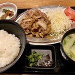 海鮮丼ぶり なか佐 - 料理写真:生姜焼き定食＝800円