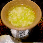 日本料理 研野 - 茶わん蒸し。中に沈んでいるのはホタルイカ。