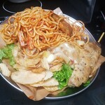 キッチン ブルー グローブ - 他店のポテチピザ、鶏もも串と共に