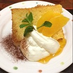 茶房うちだ - オレンジシフォンケーキ。さくらシフォンは逃した(^^