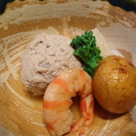 百花繚蘭 - 【炊合せ】鰯の真薯（しんじょ）、車海老の煮浸し、馬鈴薯の煮物、菜の花