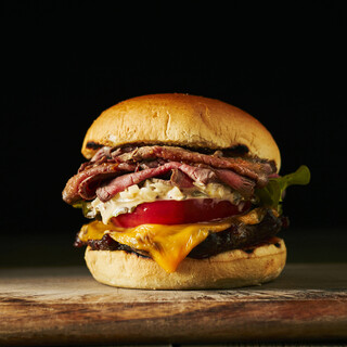 ビールとの相性抜群のクラフトビーフバーガー！