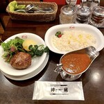 Suteki Ando Wain Jimbou - 黒毛和牛100%ハンバーグカレー　サラダ、じゃがいも付き