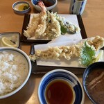 二条 - 上天ぷら定食　メゴチ　コゴミ　海老天2  ナス　南瓜　エリンギ　海苔 が入り1,200円はリーズナブル