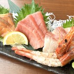 Assorted sashimi set meal [4 kinds] *Tuna/Salmon/Yellowtail/Red shrimp