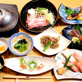 每兩個月更換一次的「綾套餐」很受歡迎！無限暢飲5,500日元