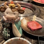 Yakiniku No Mansei - 誕生日の万世クラブ会員のテーブルに現れる牛女王。滑らかで美しいですね。