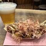 Takoyaki Douraku Wanaka - 生ビール　¥500  、たこ焼き6個　¥600