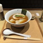 ニッポン ラーメン 凛 トウキョウ - 遠目から