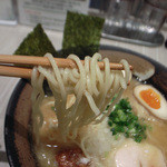 麺匠 桂邸 - １－２）味玉入り　濃厚　鶏骨醤油らーめん（８５０円）の麺