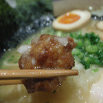 麺匠 桂邸 - １－３）味玉入り　濃厚　鶏骨醤油らーめん（８５０円）のつくね