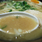 麺匠 桂邸 - １－４）味玉入り　濃厚　鶏骨醤油らーめん（８５０円）のスープ